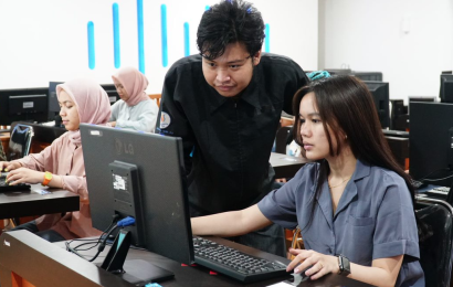 mahasiswi itpln lab komputer jaringan